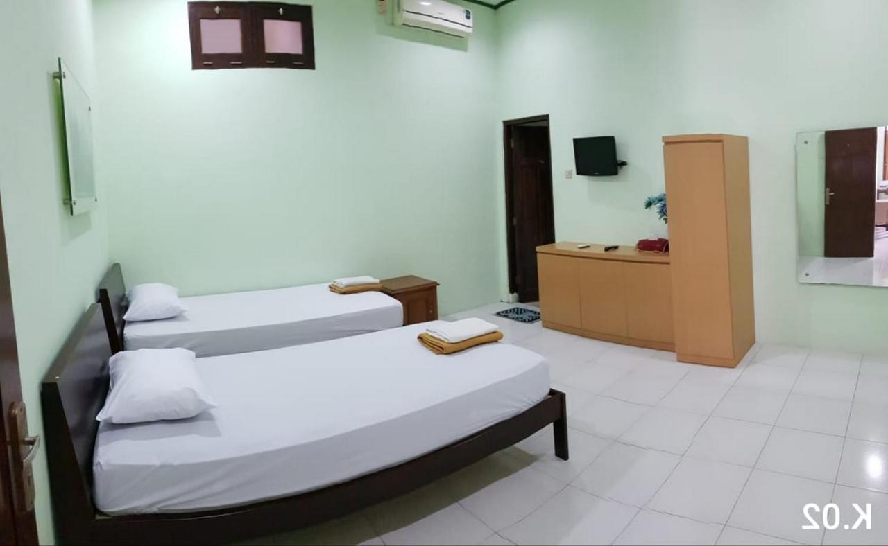 Embe Pitoe Syariah Gejayan Mitra Reddoorz Guest house Yogyakarta