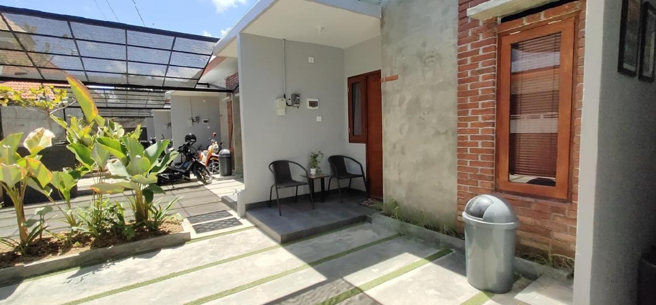 Embe Pitoe Syariah Gejayan Mitra Reddoorz 2* Yogyakarta