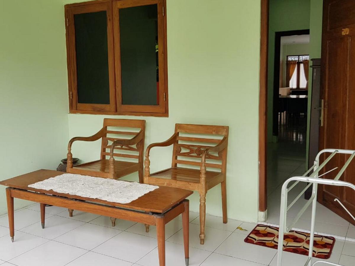 Embe Pitoe Syariah Gejayan Mitra Reddoorz Guest house Yogyakarta