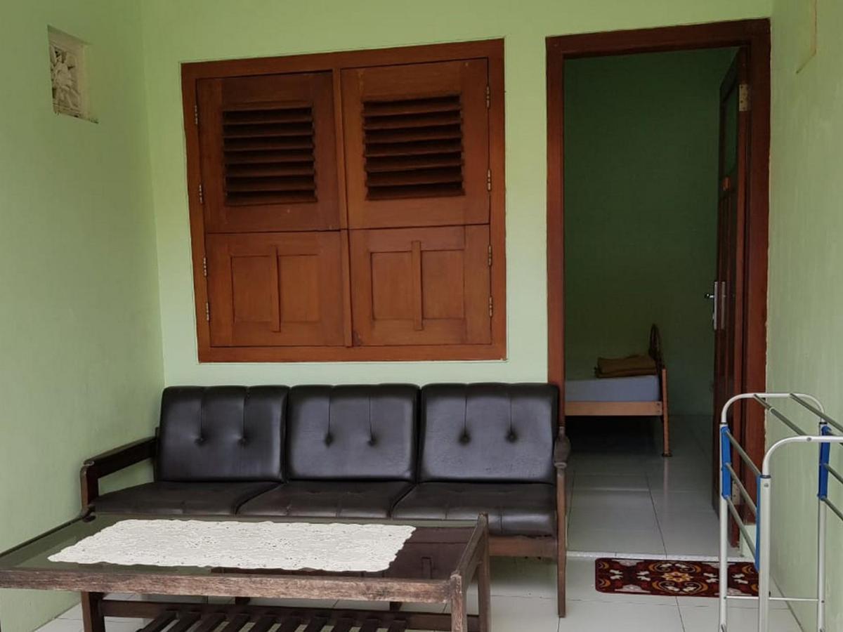 Embe Pitoe Syariah Gejayan Mitra Reddoorz Guest house