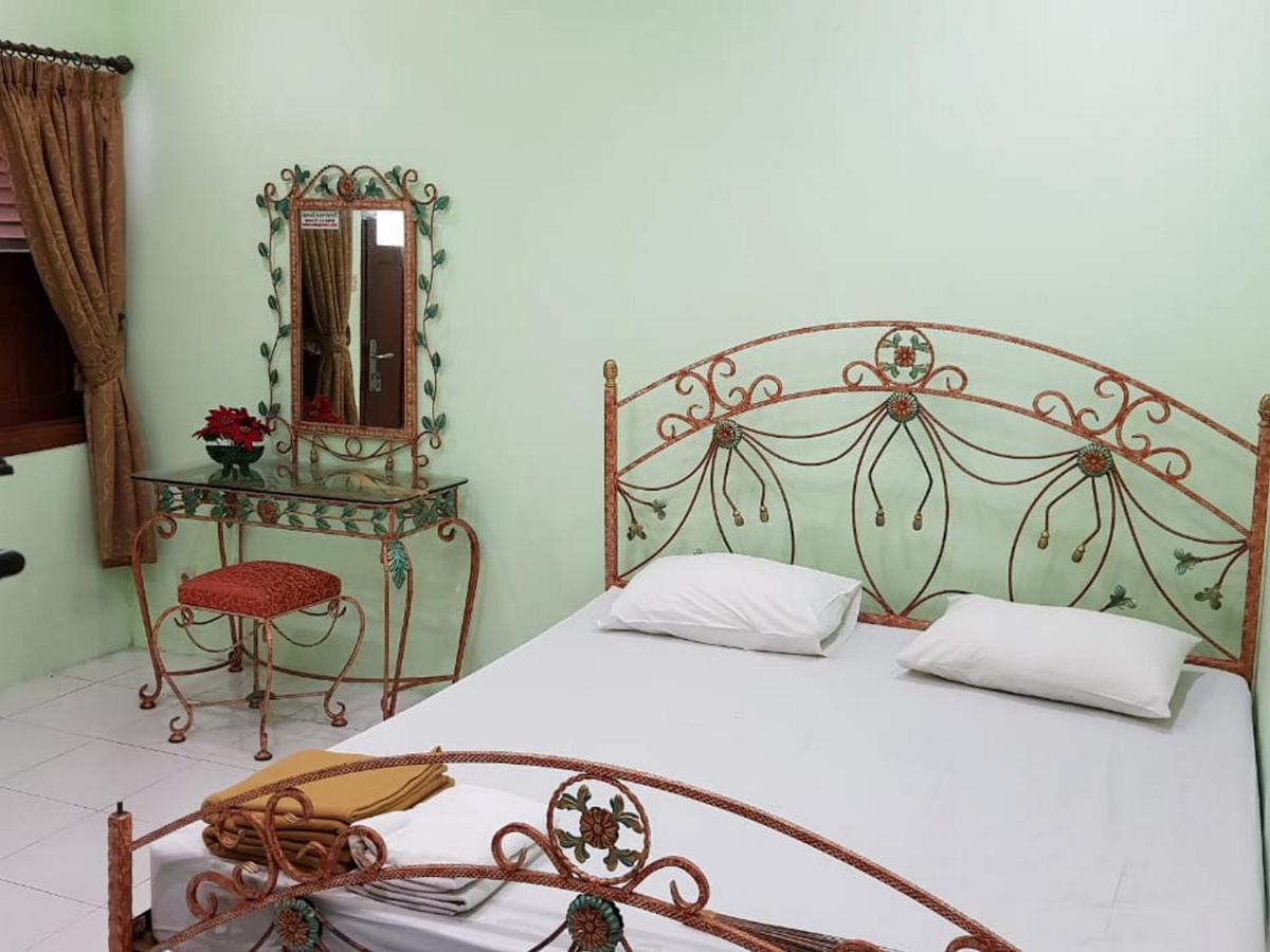 Guest house Embe Pitoe Syariah Gejayan Mitra Reddoorz 2*