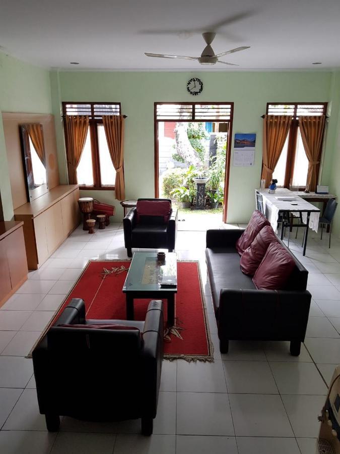Embe Pitoe Syariah Gejayan Mitra Reddoorz 2*